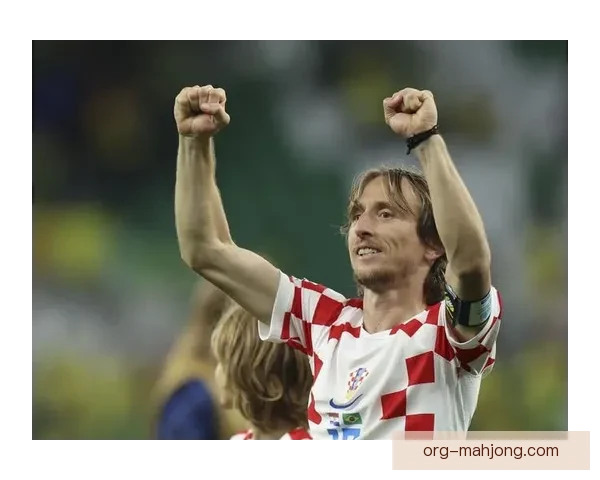 从中场大师到战术枢纽莫德里奇在德甲赛场的关键作用解析与全面影响